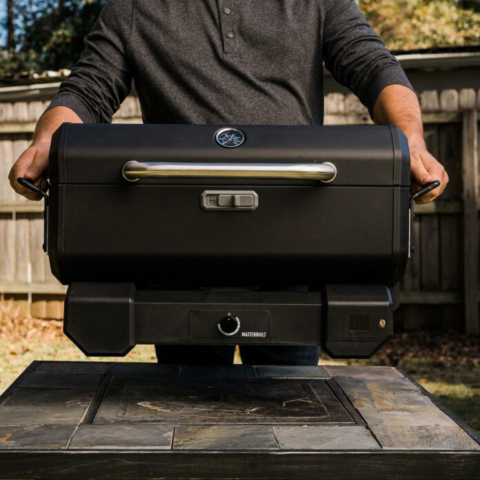 Masterbuilt Potable Charcoal Grill Closed