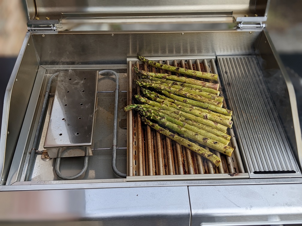 Char-Broil Edge With Smoker Box