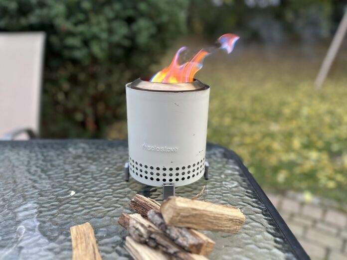 Solo Stove Mesa with Mini Oak Firewood and Color Pack