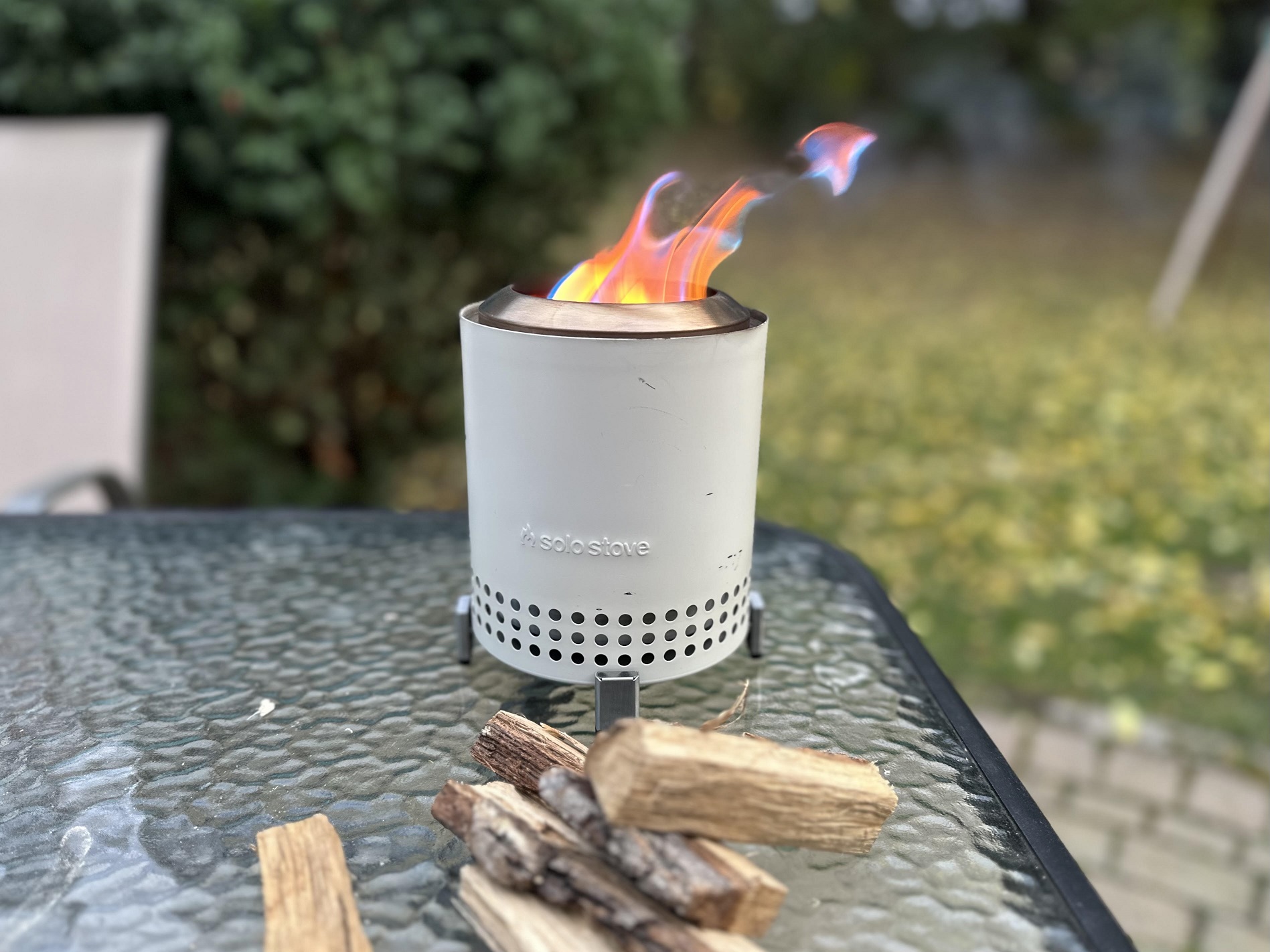 Solo Stove Mesa Review - Perfect Tabletop Fire Pit for a Quick Fire -  CookOut News