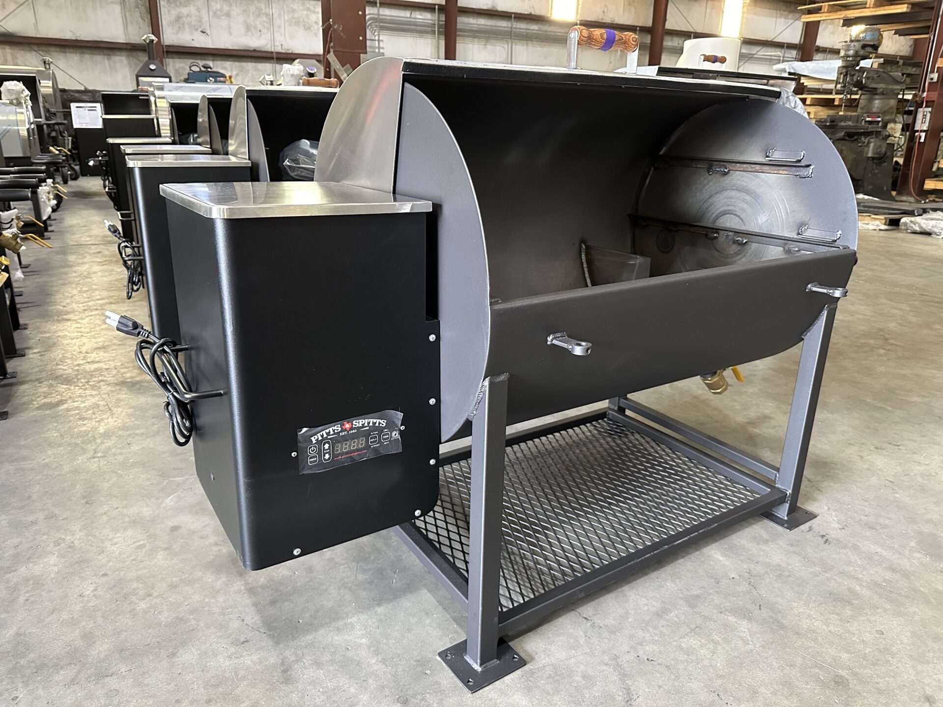 https://www.cookoutnews.com/wp-content/uploads/2022/11/Pitts-Spitts-Pellet-Grills-in-a-Line.jpg