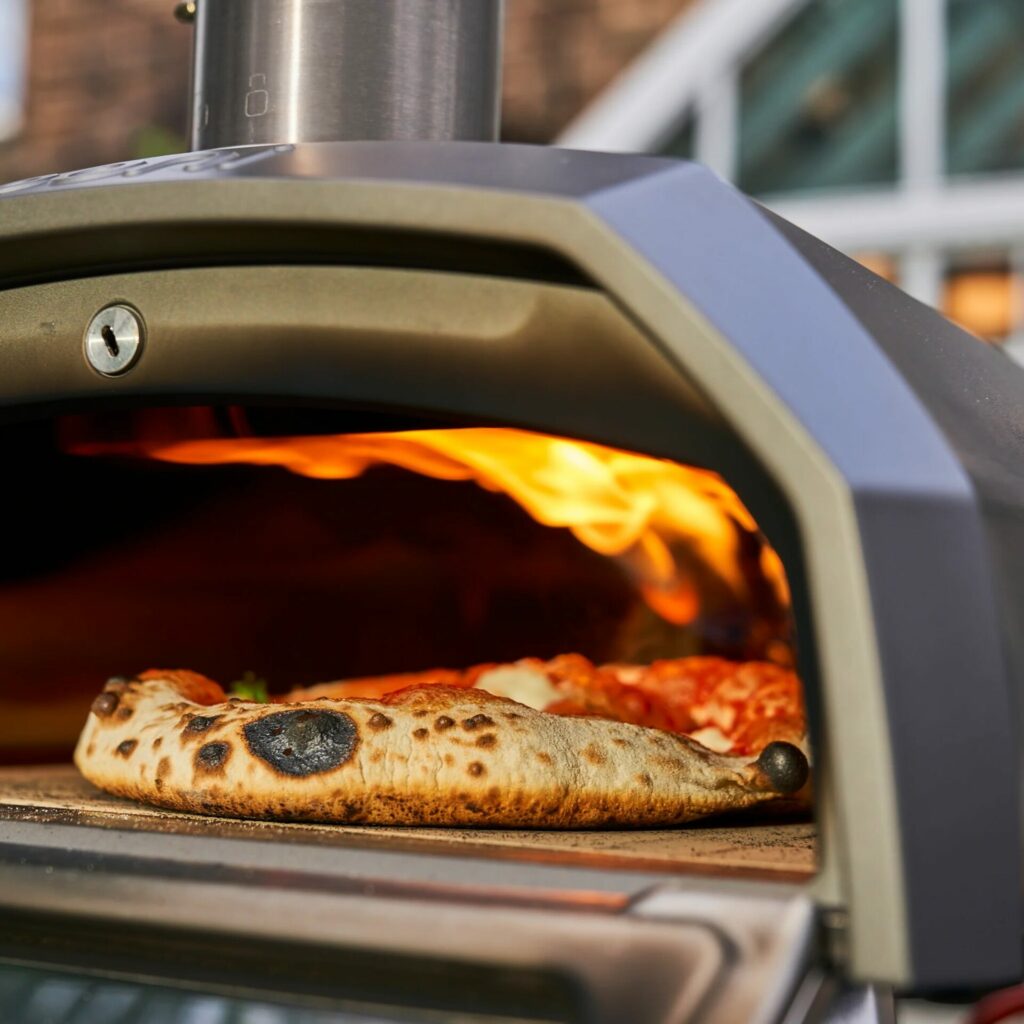 Pizza Cooking in an Ooni Karu 12G Pizza Oven