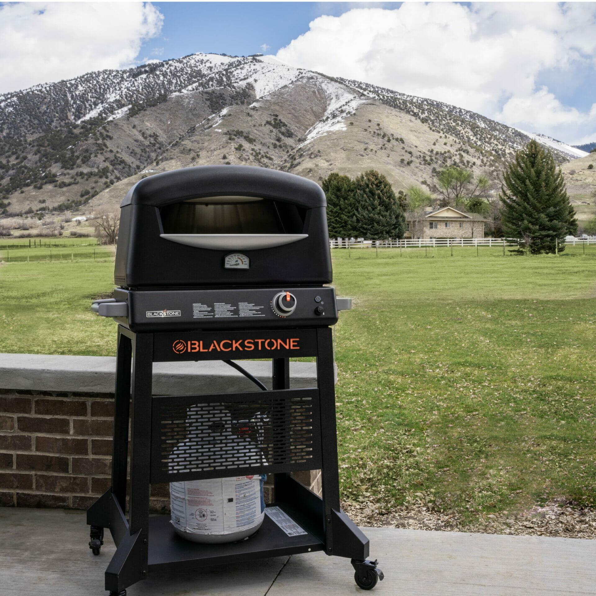 Blackstone 6825 Pizza Oven with Stand