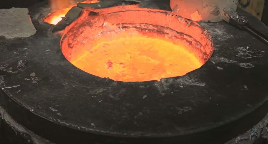 Hot Melted Aluminum to be Poured