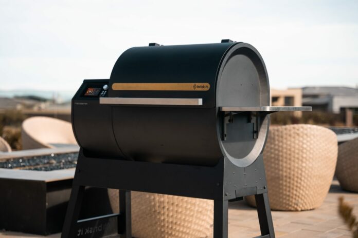 Brisk It NeoSear Grill with InnoGrill 2.0 Angle Shot