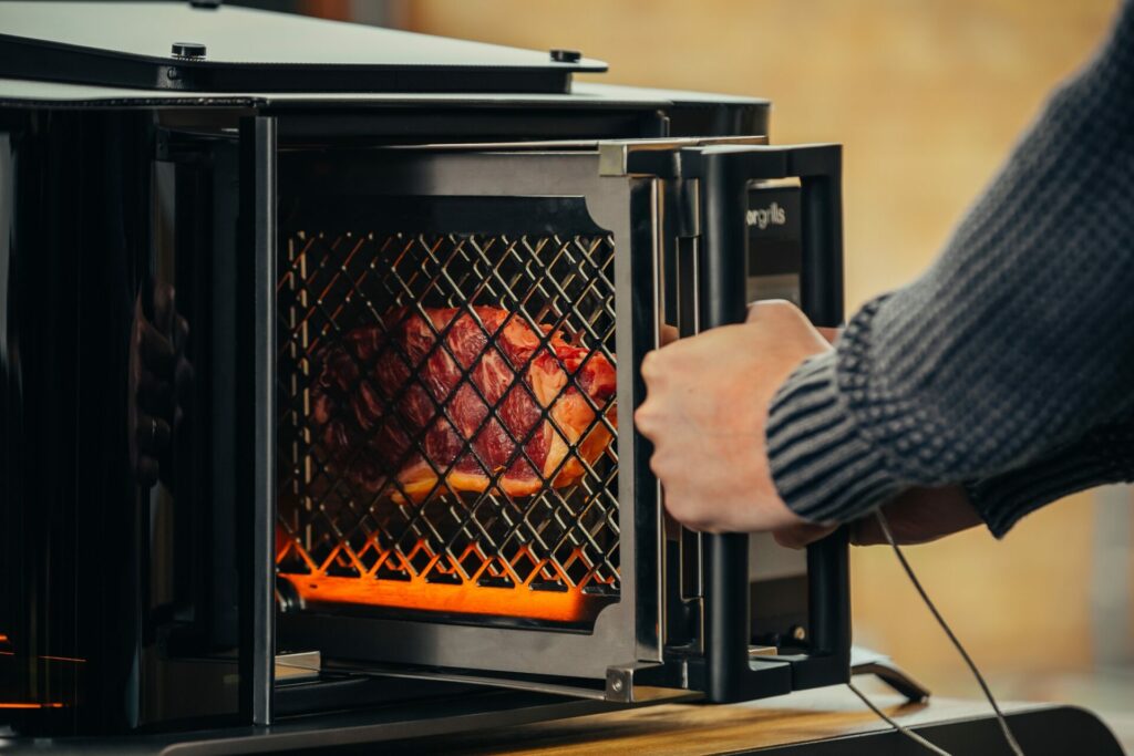 SEERGRILLS Perfecta - Steak Being Loaded