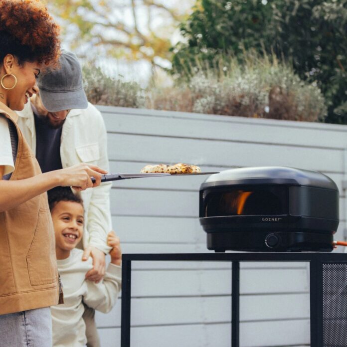 Cooking Pizza on a Gozney Arc Lite Pizza Oven Cooking Pizza on a Gozney Arc Lite Pizza Oven
