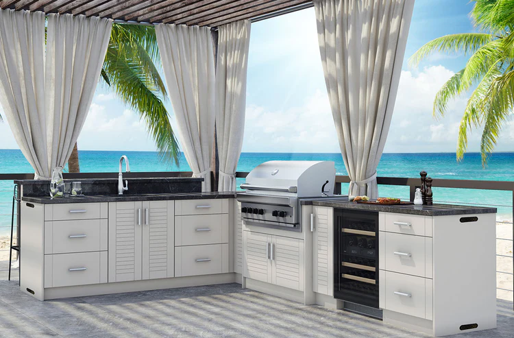 WeatherStrong Outdoor Kitchen - Beach Setting